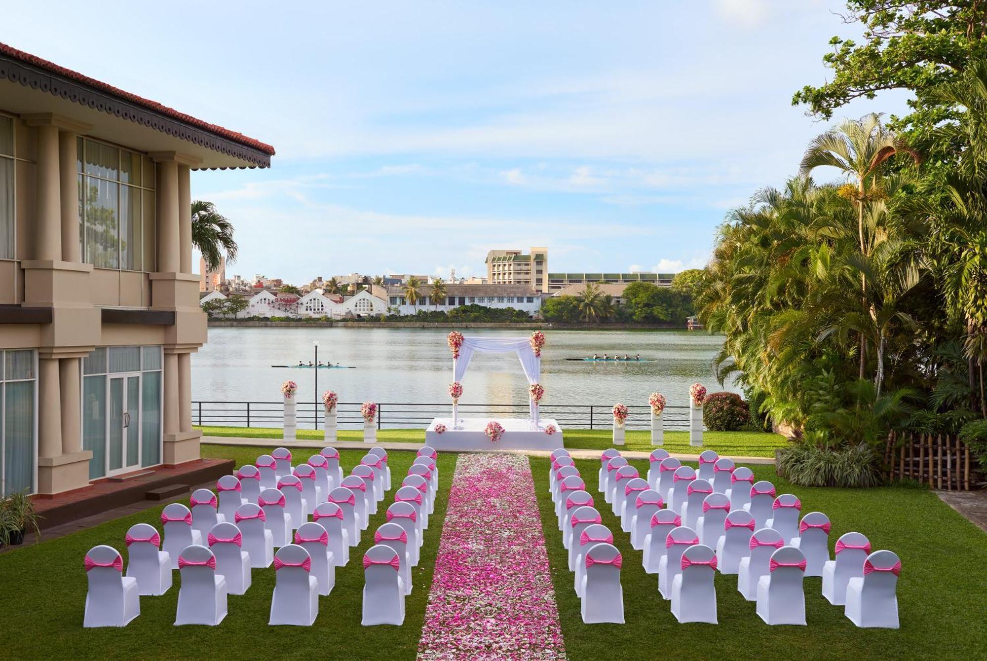 Cinnamon Lakeside Colombo Luaran gambar The Riverfront Lawn