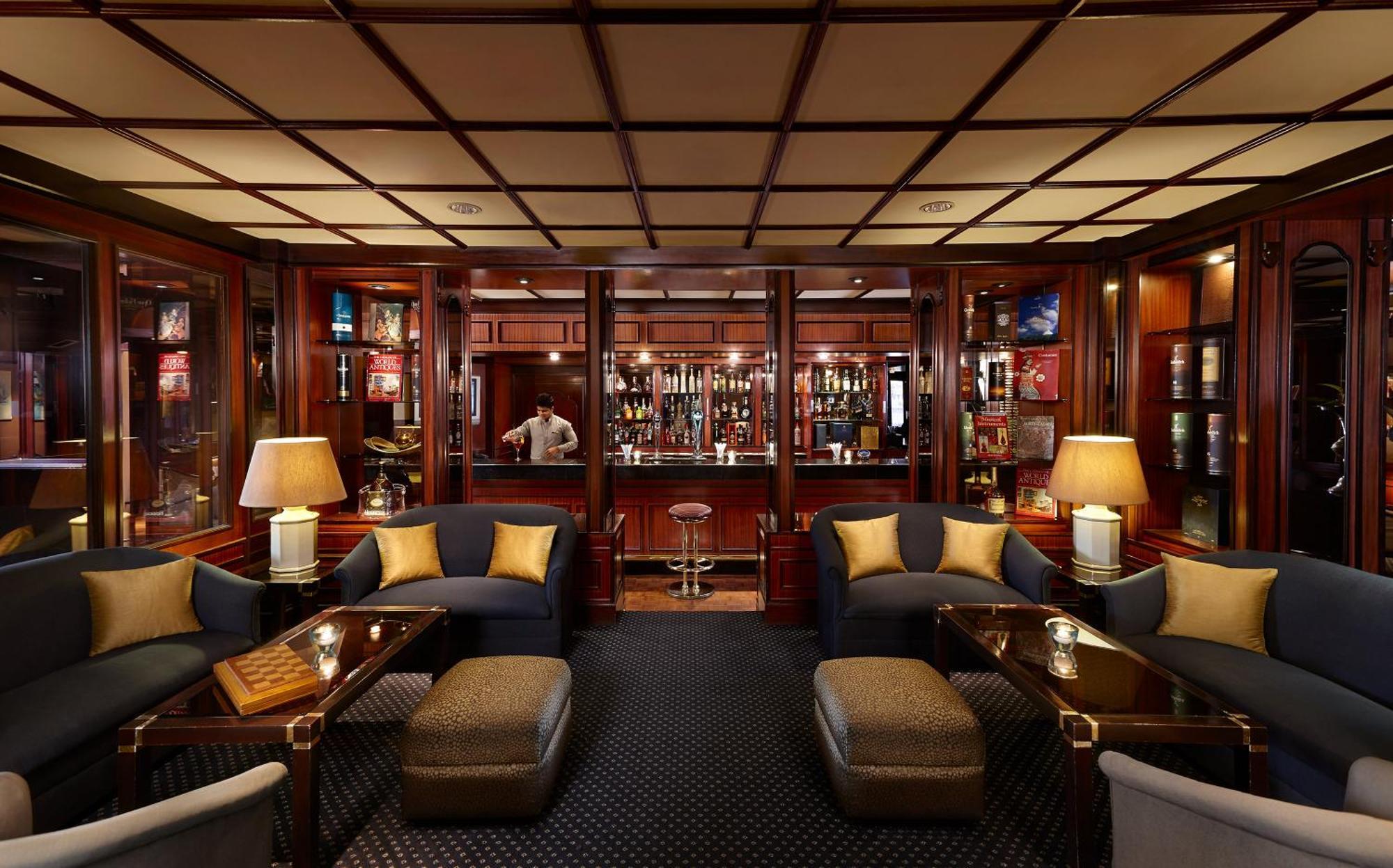 Cinnamon Lakeside Colombo Luaran gambar The bar at the St. Regis