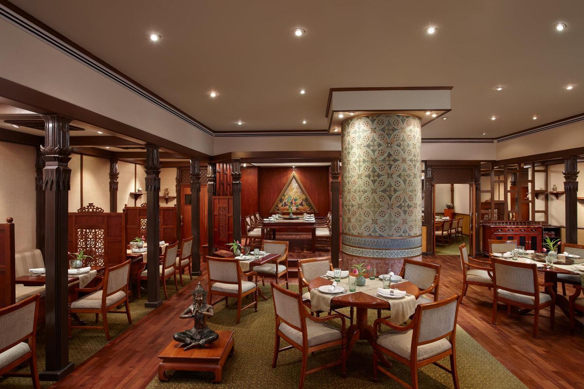 Cinnamon Lakeside Colombo Luaran gambar The interior of the restaurant