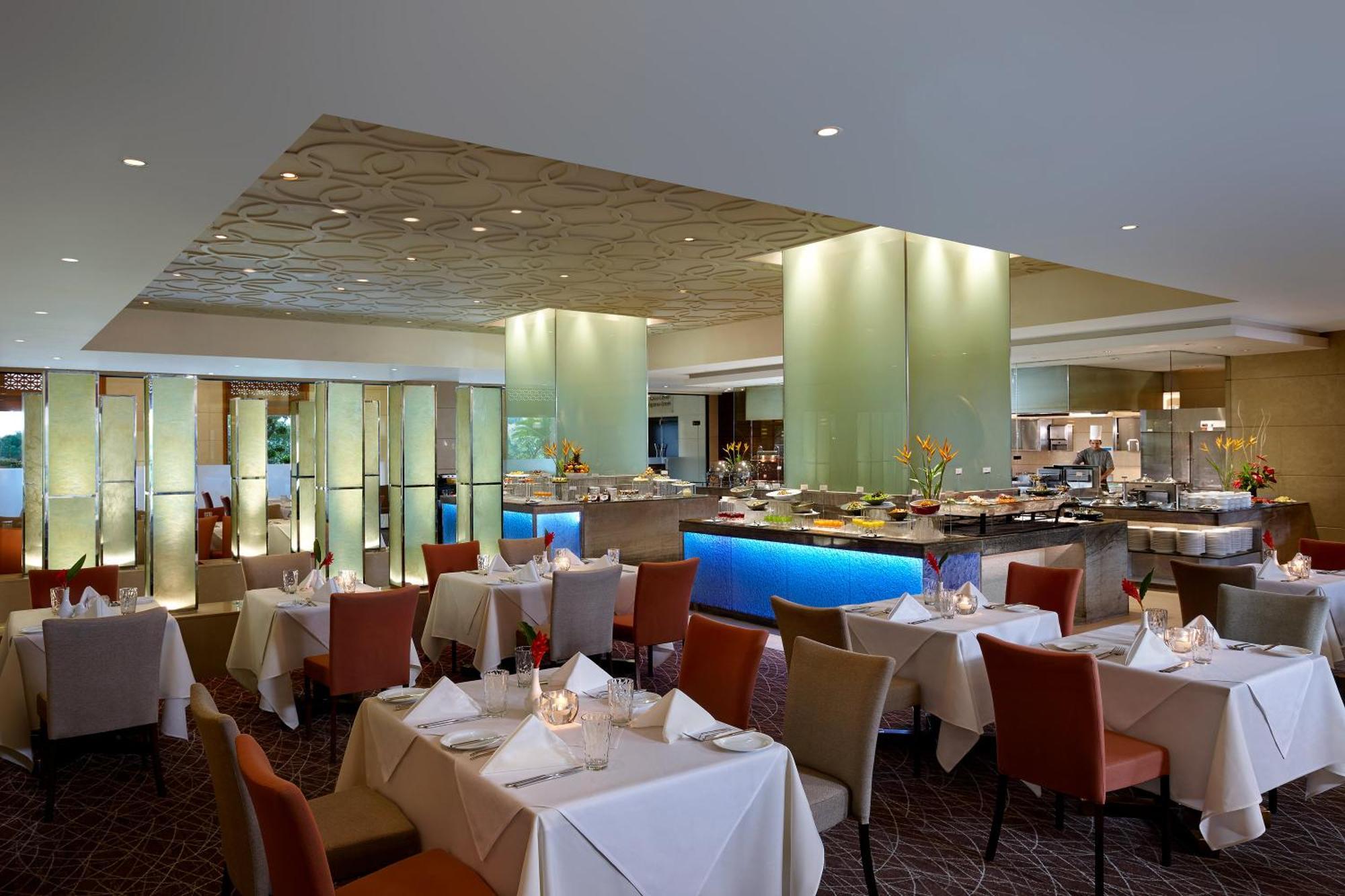 Cinnamon Lakeside Colombo Luaran gambar The restaurant
