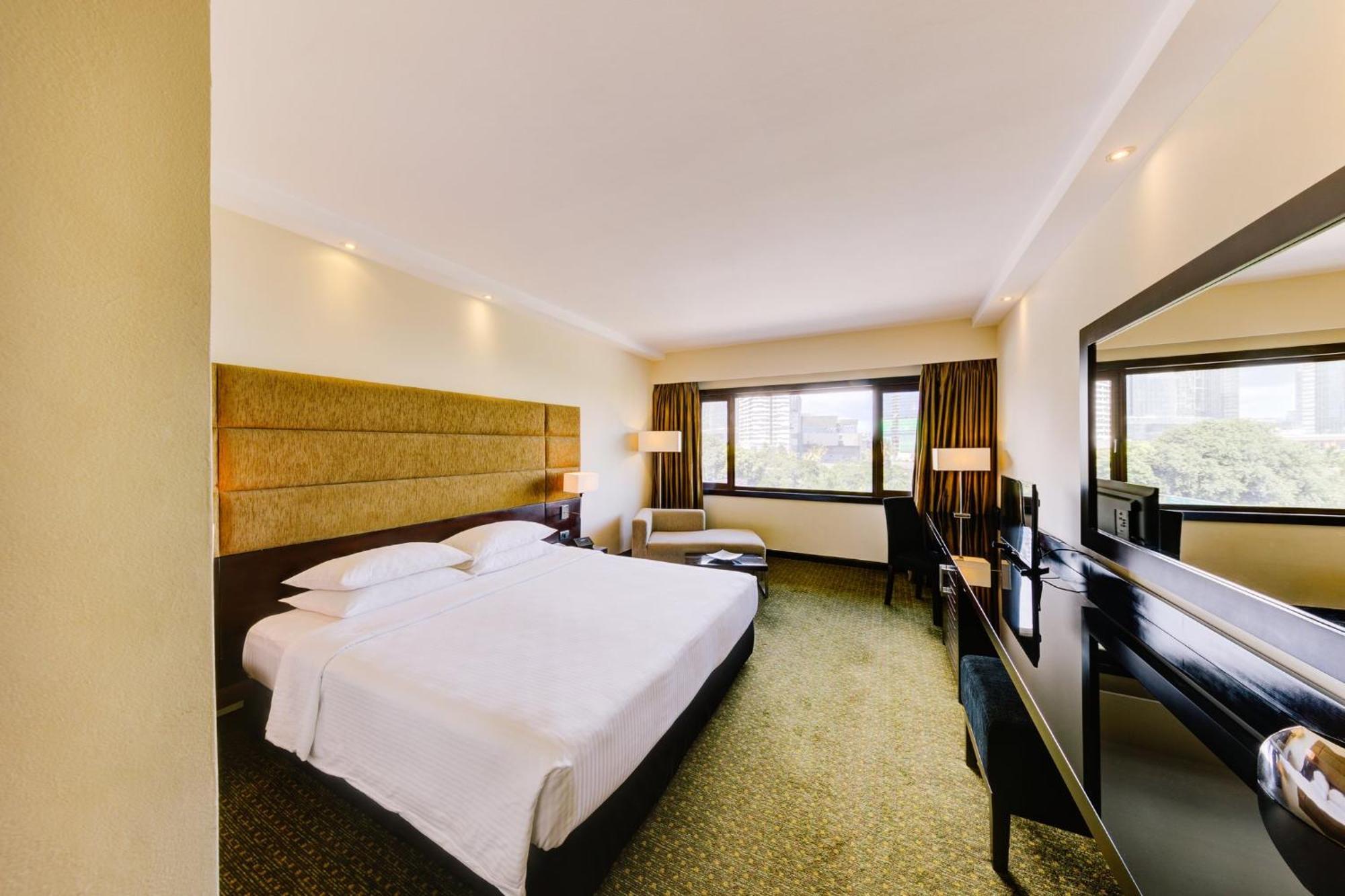Cinnamon Lakeside Colombo Luaran gambar A room at the hotel