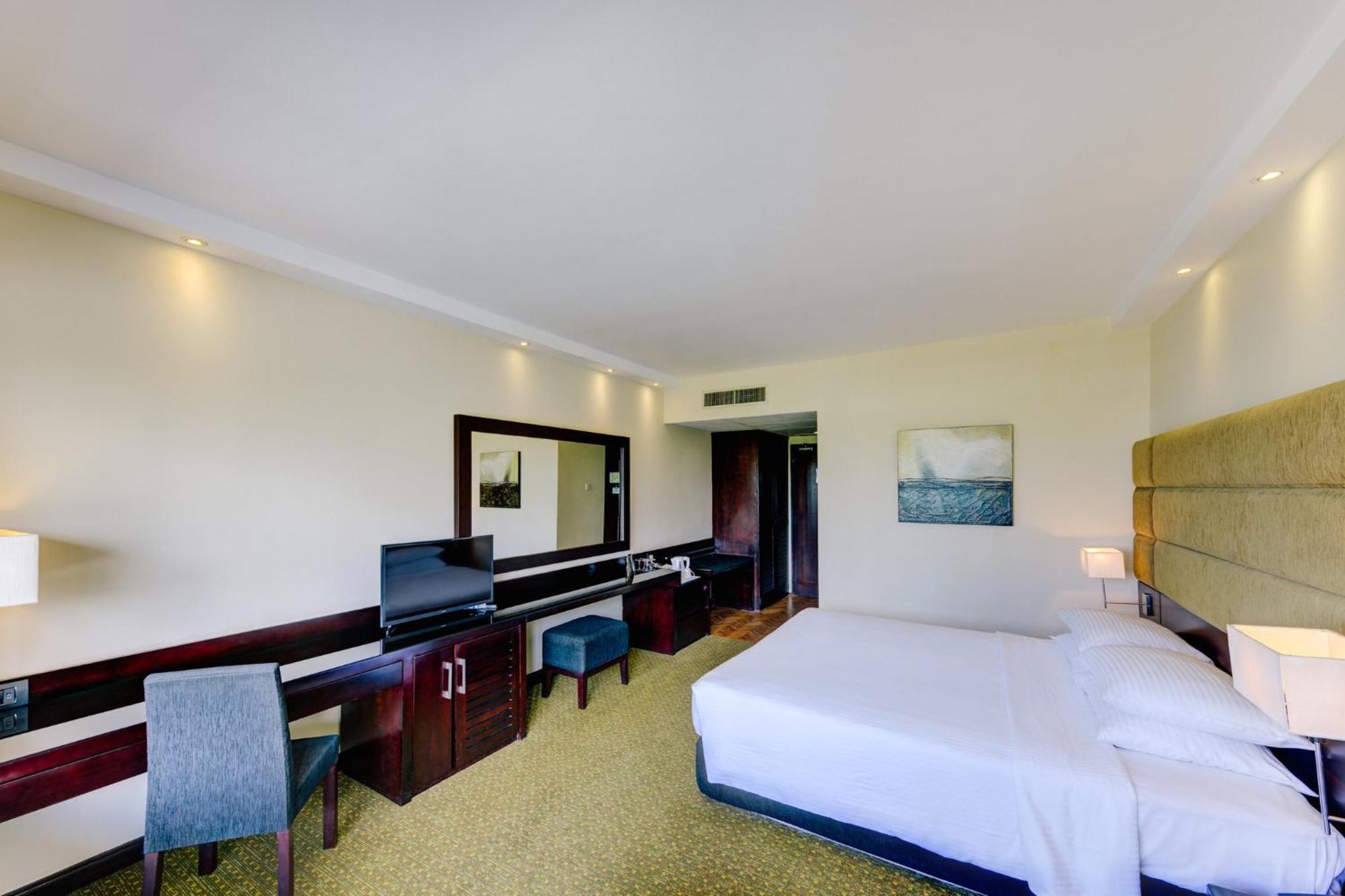 Cinnamon Lakeside Colombo Luaran gambar A room at the hotel